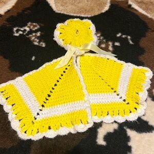 Vintage kitsch pot holder yellow and white crochet